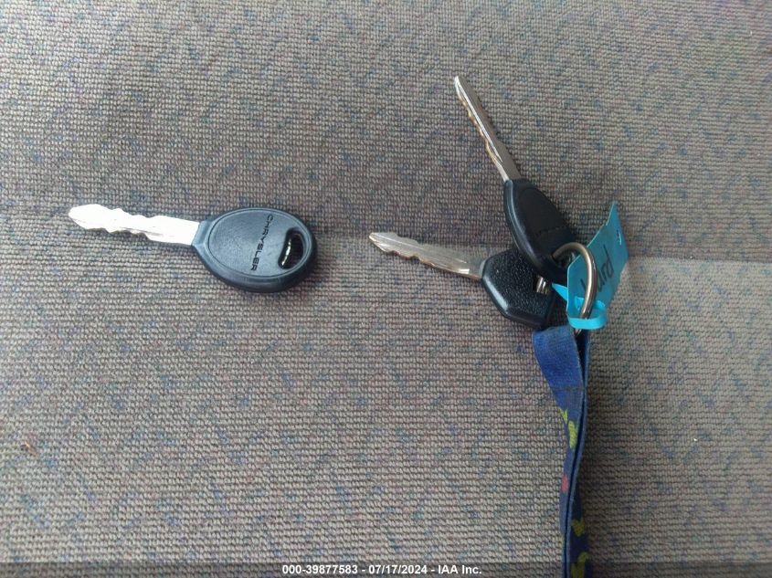 2002 Chrysler Town & Country Lx VIN: 2C8GP44322R792682 Lot: 39877583