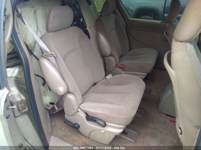 2002 Chrysler Town & Country Lx VIN: 2C8GP44322R792682 Lot: 39877583