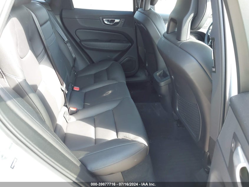 VIN YV4102RK2J1045924 2018 VOLVO XC60 T5 MOMENTUM