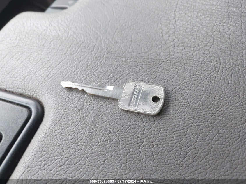 2000 Ford F250 Super Duty VIN: 1FTNX21F2YEB16136 Lot: 39878009