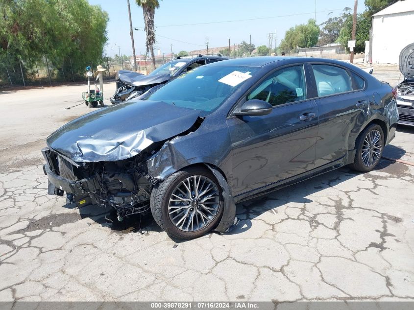 3KPF54AD5NE486274 2022 KIA FORTE - Image 2