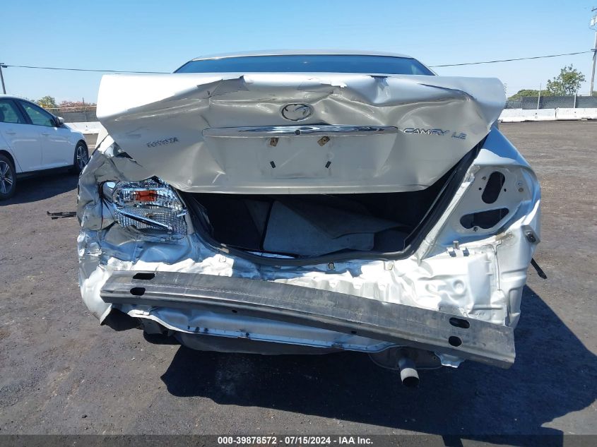 2004 Toyota Camry Le VIN: 4T1BE32K04U298165 Lot: 39878572