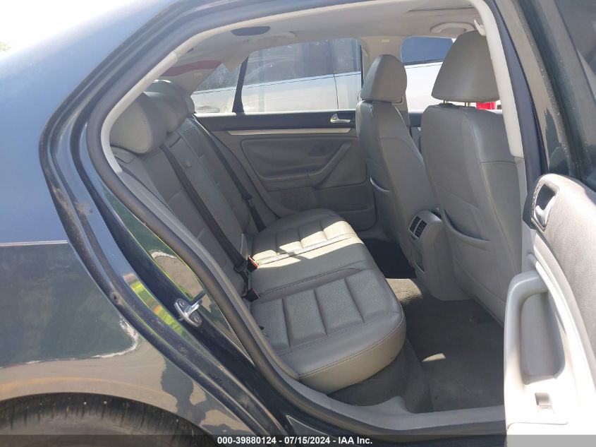 2008 Volkswagen Jetta Se/Sel VIN: 3VWRM71K78M015833 Lot: 39880124