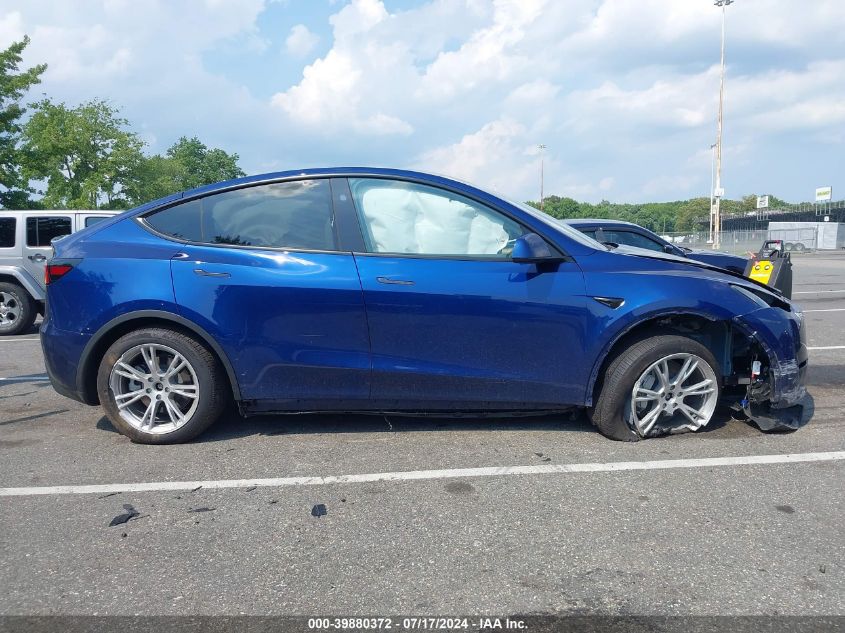 2024 Tesla Model Y Long Range Dual Motor All-Wheel Drive VIN: 7SAYGDEE4RA220363 Lot: 39880372