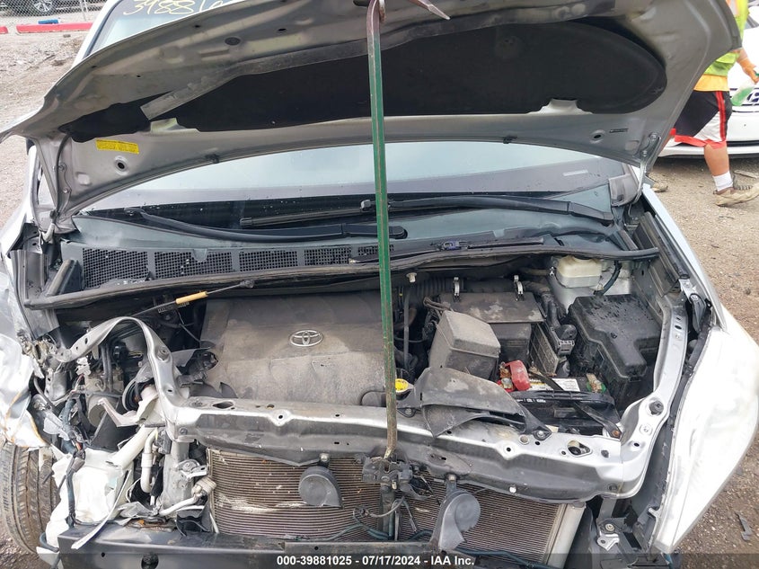 2013 Toyota Sienna Xle V6 8 Passenger VIN: 5TDYK3DC1DS404818 Lot: 39881025