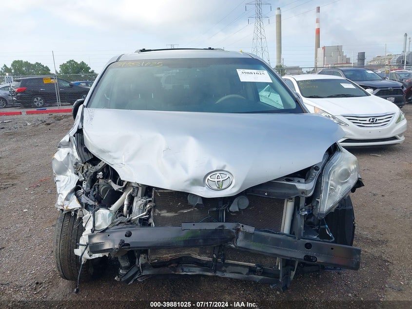 2013 Toyota Sienna Xle V6 8 Passenger VIN: 5TDYK3DC1DS404818 Lot: 39881025