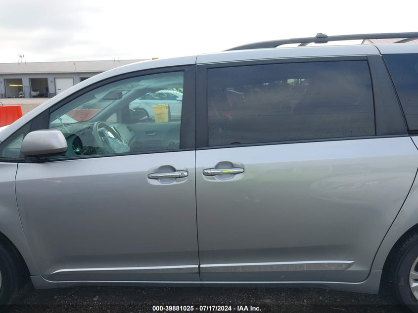 2013 Toyota Sienna Xle V6 8 Passenger VIN: 5TDYK3DC1DS404818 Lot: 39881025