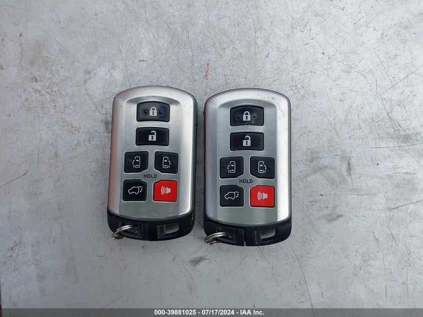 2013 Toyota Sienna Xle V6 8 Passenger VIN: 5TDYK3DC1DS404818 Lot: 39881025