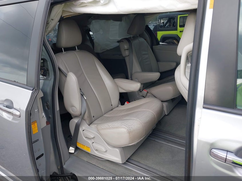 2013 Toyota Sienna Xle V6 8 Passenger VIN: 5TDYK3DC1DS404818 Lot: 39881025