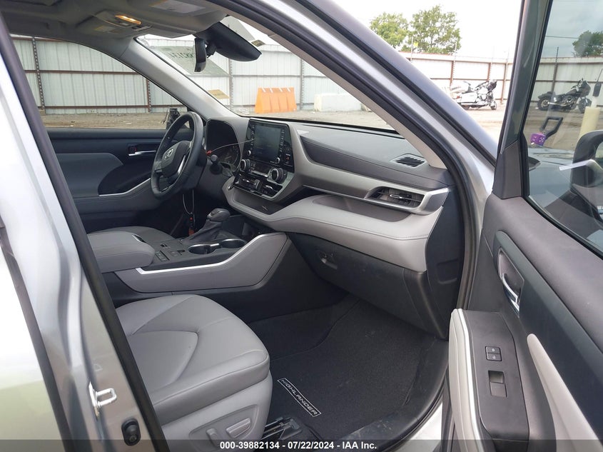 VIN 5TDGZRAHXMS034740 2021 TOYOTA HIGHLANDER XLE