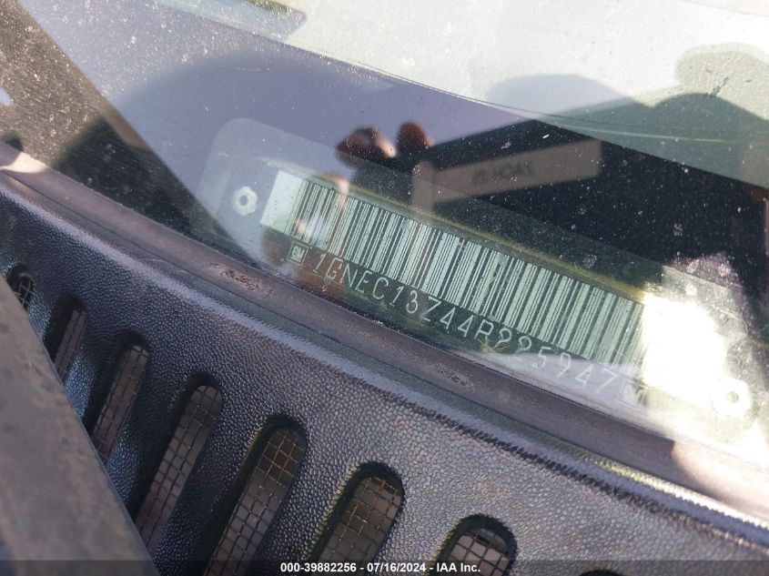 2004 Chevrolet Tahoe Lt VIN: 1GNEC13Z44R225947 Lot: 39882256