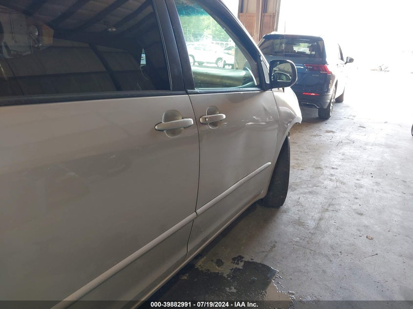 2004 Toyota Sienna Le VIN: 5TDZA23C44S204549 Lot: 39882991