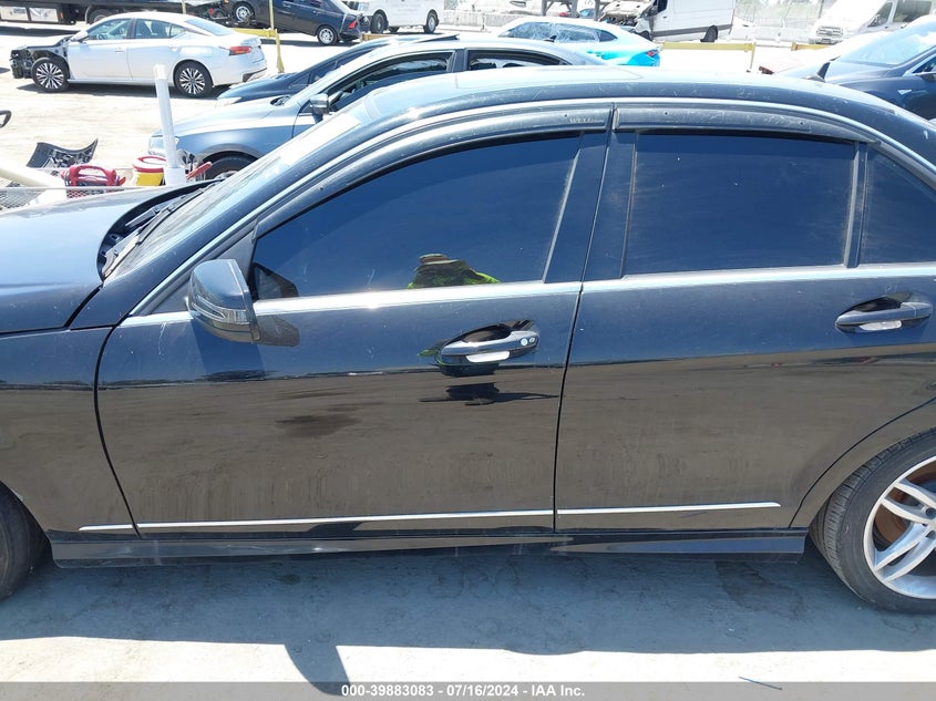 2014 Mercedes-Benz C 250 Luxury/Sport VIN: WDDGF4HB8ER320346 Lot: 39883083