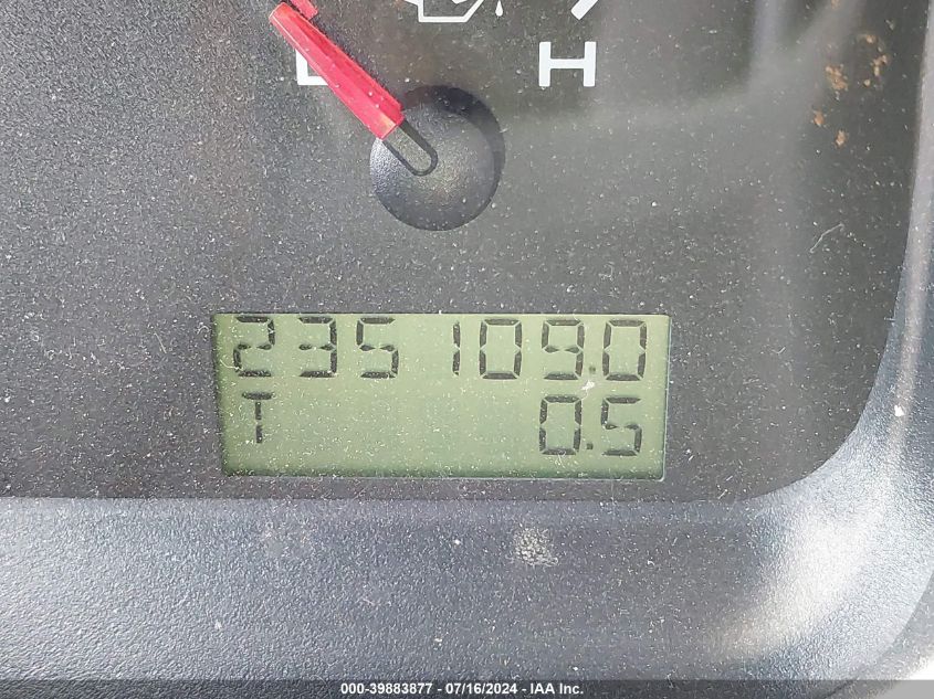 2005 Ford F-150 Stx/Xl/Xlt VIN: 1FTRF12205NB25570 Lot: 39883877