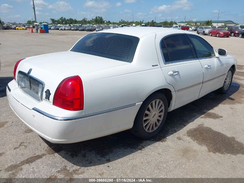 2004 Lincoln Town Car Signature VIN: 1LNHM81WX4Y617921 Lot: 39885280