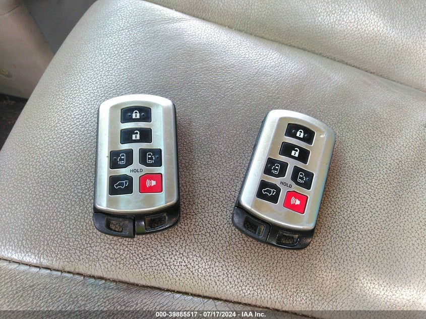 2013 Toyota Sienna Xle V6 8 Passenger VIN: 5TDYK3DC9DS377917 Lot: 39885517