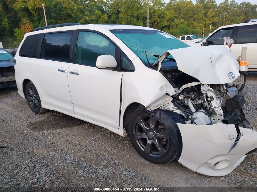 5TDXZ3DC8HS772104 2017 TOYOTA SIENNA - Image 1