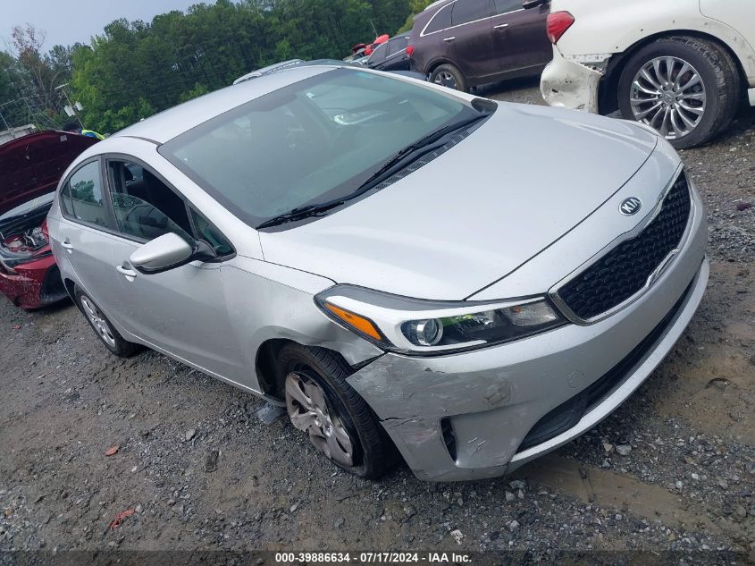 3KPFK4A72HE135703 2017 KIA FORTE - Image 1