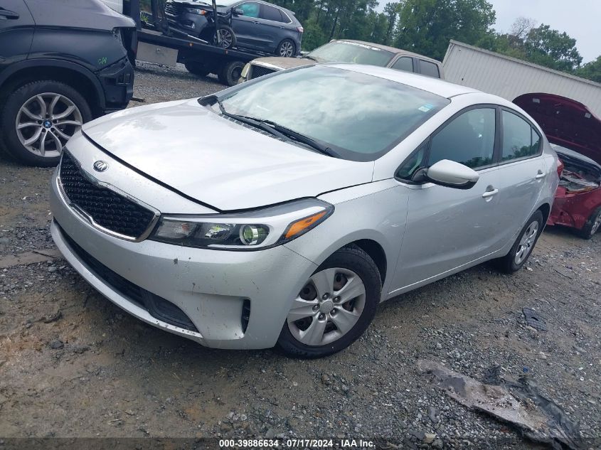 3KPFK4A72HE135703 2017 KIA FORTE - Image 2