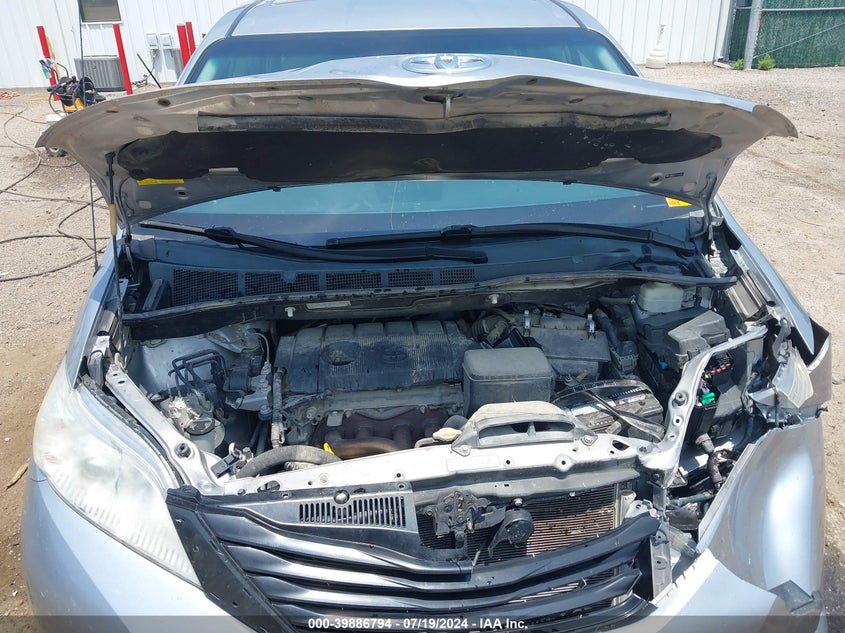 2011 Toyota Sienna VIN: 5TDKA3DC8BS008844 Lot: 39886794