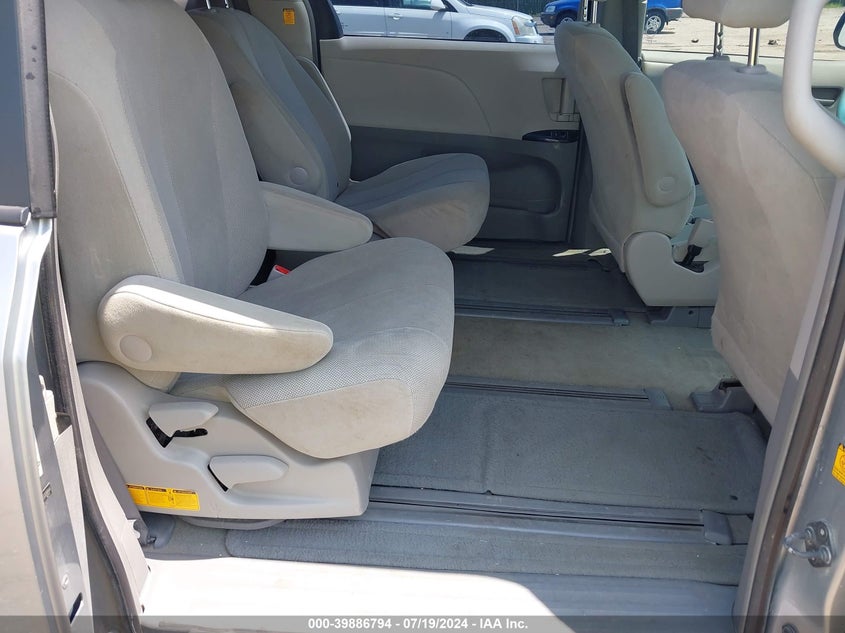 2011 Toyota Sienna VIN: 5TDKA3DC8BS008844 Lot: 39886794