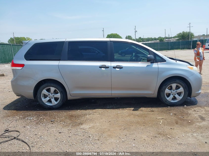 2011 Toyota Sienna VIN: 5TDKA3DC8BS008844 Lot: 39886794