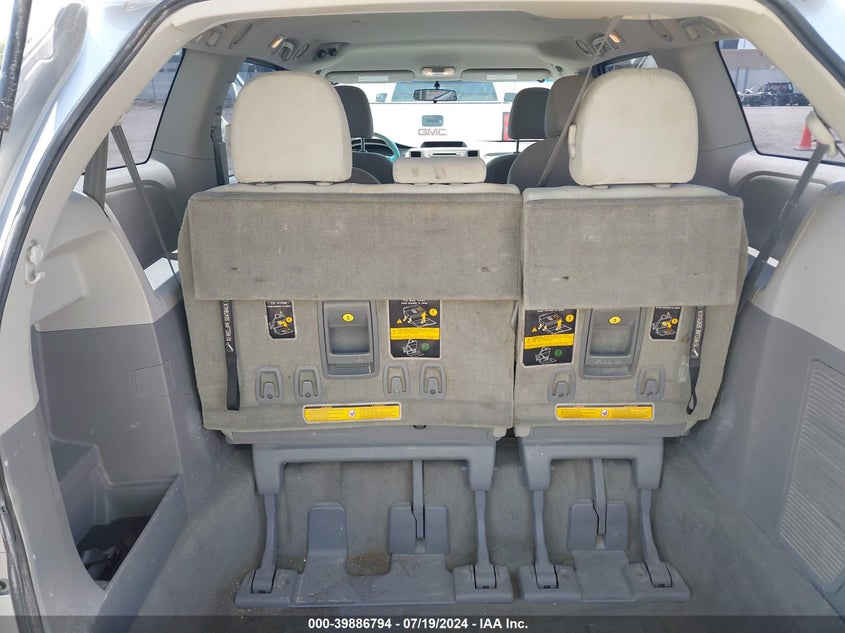 2011 Toyota Sienna VIN: 5TDKA3DC8BS008844 Lot: 39886794