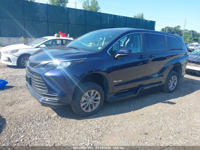 5TDKRKEC4RS184804 2024 TOYOTA SIENNA - Image 2