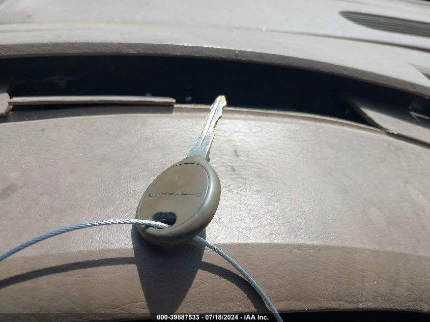 2002 Chrysler Town & Country Lxi VIN: 2C4GP54L52R683317 Lot: 39887533