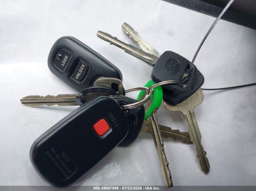 2000 Toyota Sienna Le VIN: 4T3ZF13C1YU200135 Lot: 39887598