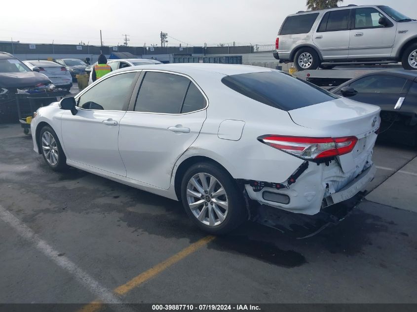 2018 Toyota Camry Le VIN: 4T1B11HK6JU578790 Lot: 39887710