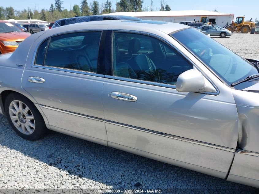 2006 Lincoln Town Car Signature Limited VIN: 1LNHM82W06Y627939 Lot: 39888039