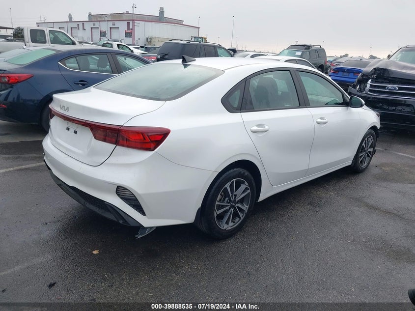 VIN 3KPF24AD4NE500397 2022 KIA FORTE LXS