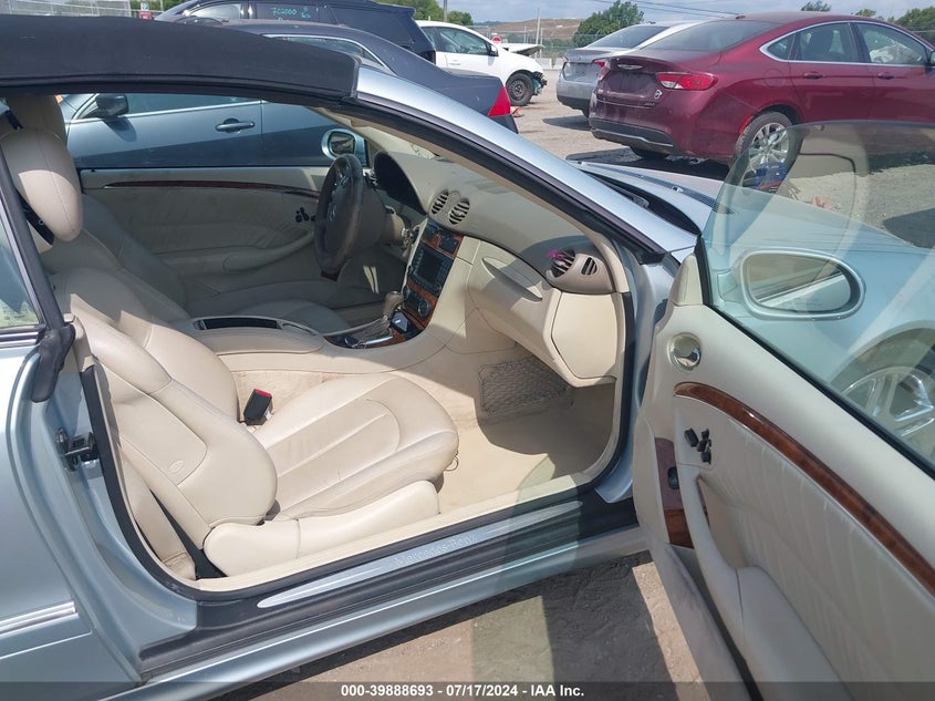 2008 Mercedes-Benz Clk 550 VIN: WDBTK72F88T091643 Lot: 39888693