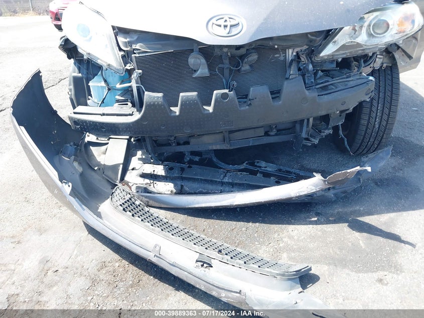 2016 Toyota Sienna Xle 8 Passenger VIN: 5TDYK3DCXGS701364 Lot: 39889363