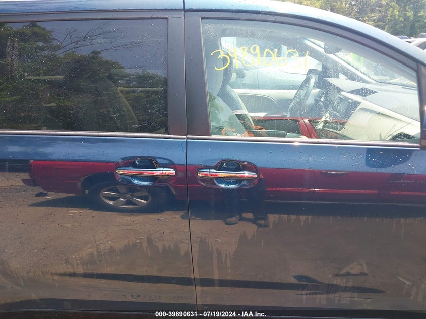 2012 Toyota Sienna Xle V6 8 Passenger VIN: 5TDYK3DC9CS184228 Lot: 39890631