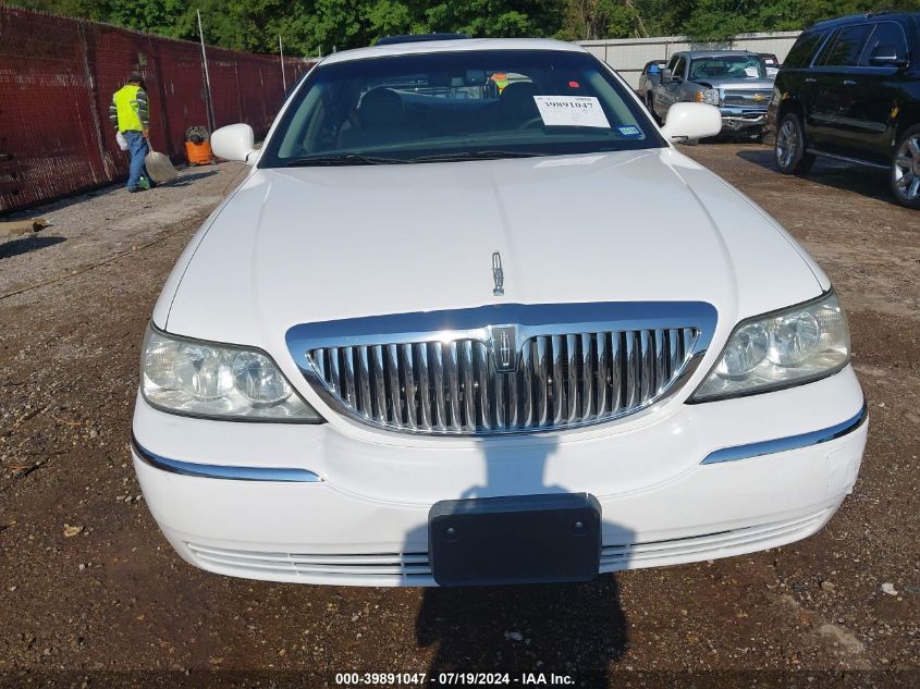 2LNBL8CV1AX615810 2010 Lincoln Town Car Signature Limited