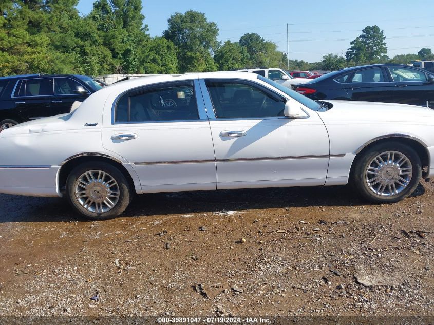 2010 Lincoln Town Car Signature Limited VIN: 2LNBL8CV1AX615810 Lot: 39891047