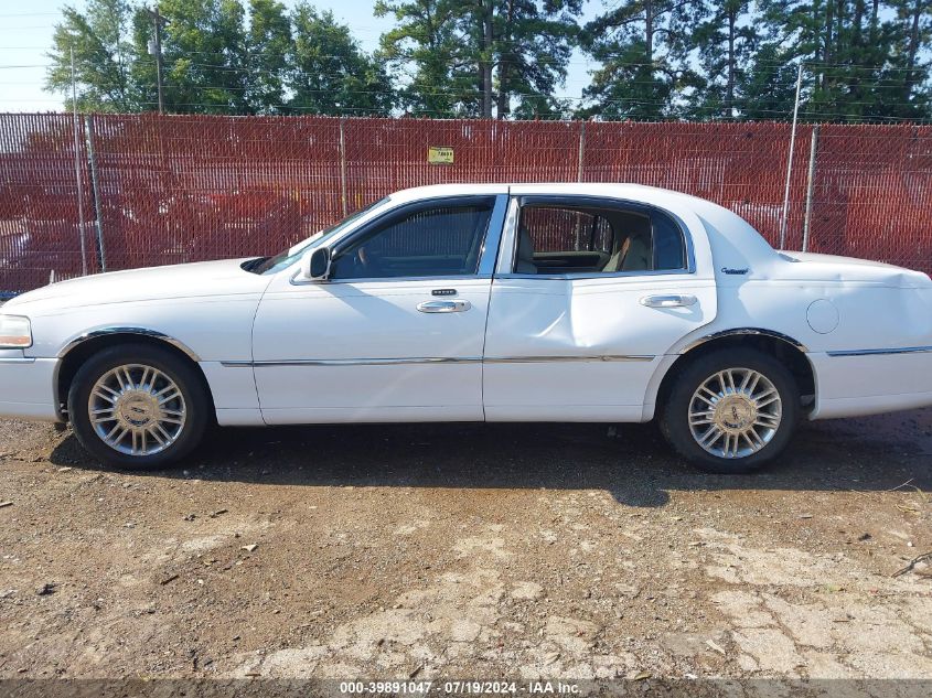 2010 Lincoln Town Car Signature Limited VIN: 2LNBL8CV1AX615810 Lot: 39891047