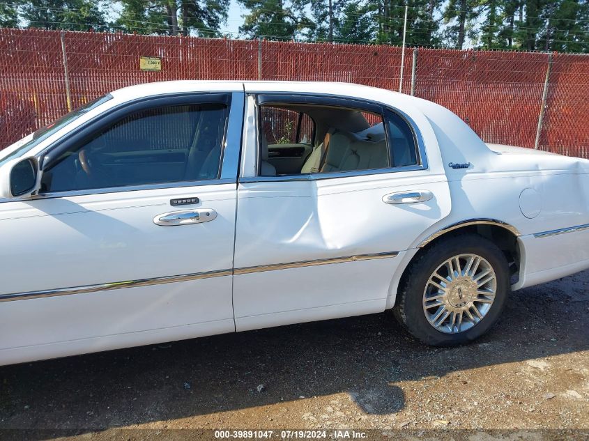 2010 Lincoln Town Car Signature Limited VIN: 2LNBL8CV1AX615810 Lot: 39891047