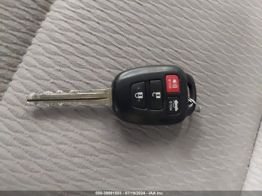 2014 TOYOTA COROLLA LE - 5YFBURHE4EP105509