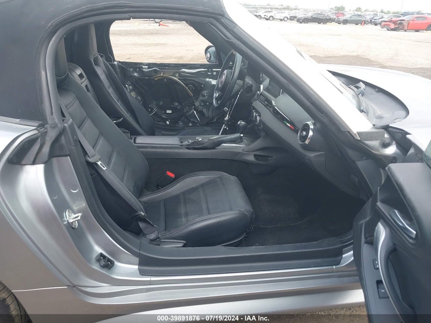 VIN JC1NFAEK7H0122111 2017 FIAT 124 SPIDER LUSSO