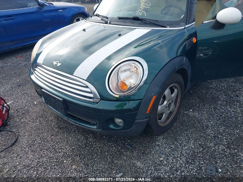 2010 Mini Cooper VIN: WMWMF3C51ATZ26798 Lot: 39892371