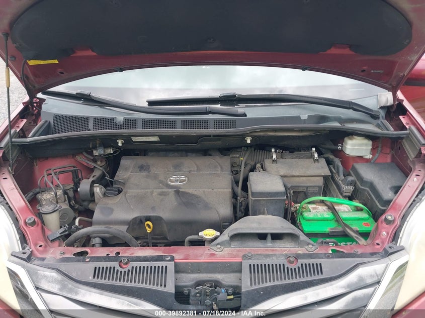 2011 Toyota Sienna Xle V6 VIN: 5TDYK3DC0BS011485 Lot: 39892381