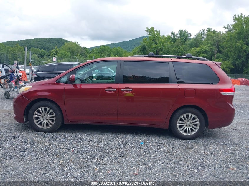 2011 Toyota Sienna Xle V6 VIN: 5TDYK3DC0BS011485 Lot: 39892381