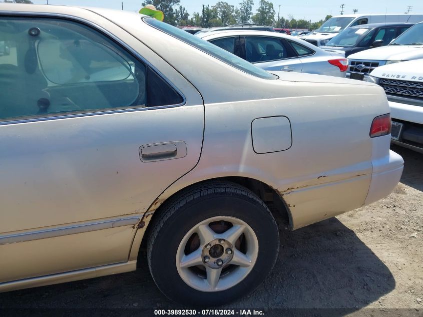 1997 Toyota Camry Le VIN: JT2BG22K1V0062585 Lot: 39892530