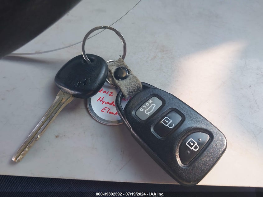 2012 Hyundai Elantra Gls/Limited VIN: 5NPDH4AE9CH111777 Lot: 39892592