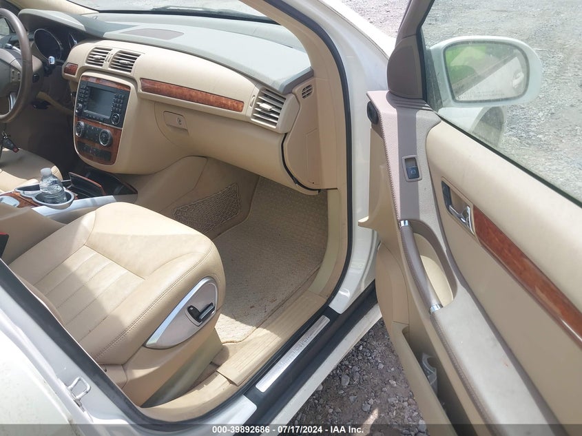 2006 Mercedes-Benz R 350 VIN: 4JGCB65E46A031944 Lot: 39892686