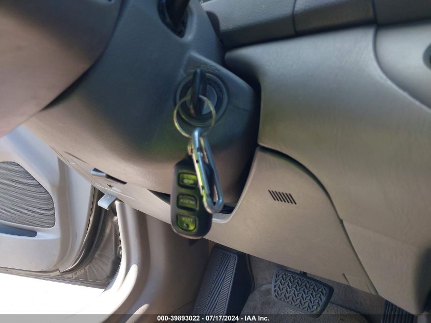 2004 Toyota Camry Le VIN: JTDBE32KX40277089 Lot: 39893022