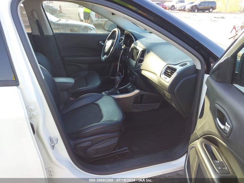 VIN 3C4NJCBB0JT124356 2018 JEEP COMPASS LATITUDE FWD